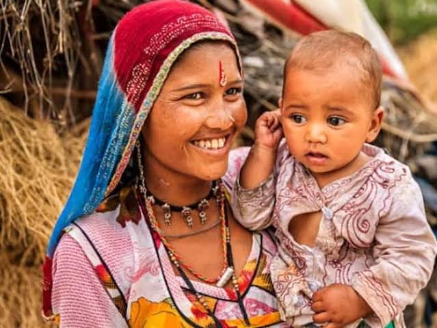 प्रधानमंत्री मातृत्व वंदना योजना (PMMVY) अंतर्गत गरोदर महिला आणि स्तनदा मातांना 5000 रुपयांची आर्थिक मदत दिली जाते. प्रधानमंत्री मातृत्व वंदना योजना (PMMVY) ही केंद्र सरकारची योजना आहे.